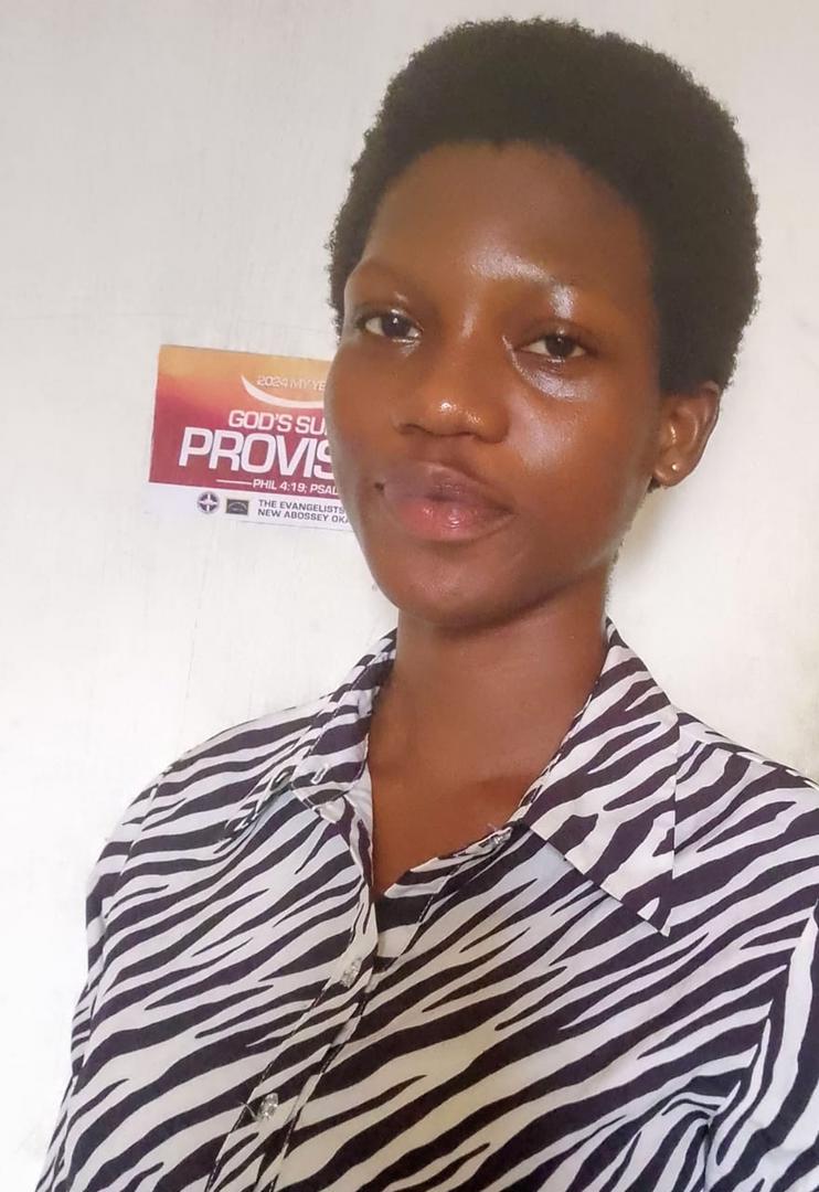 Efa Steps into SheShe Slam AS Poet with Fire and a Purpose